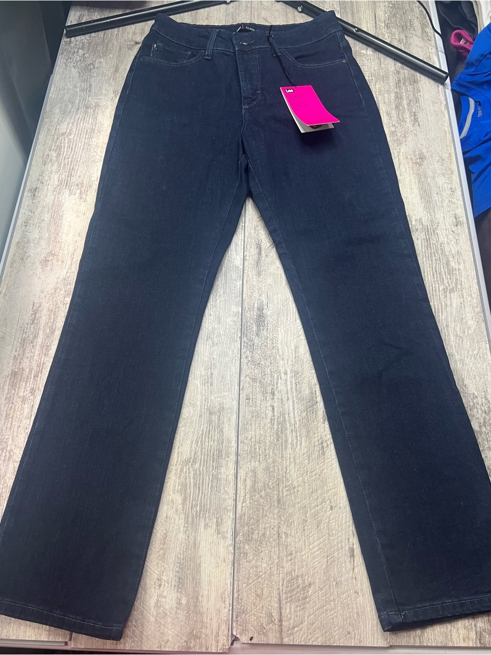 Lee Women’s Straight-Leg Jeans in Dark Indigo - Picture 3 of 7